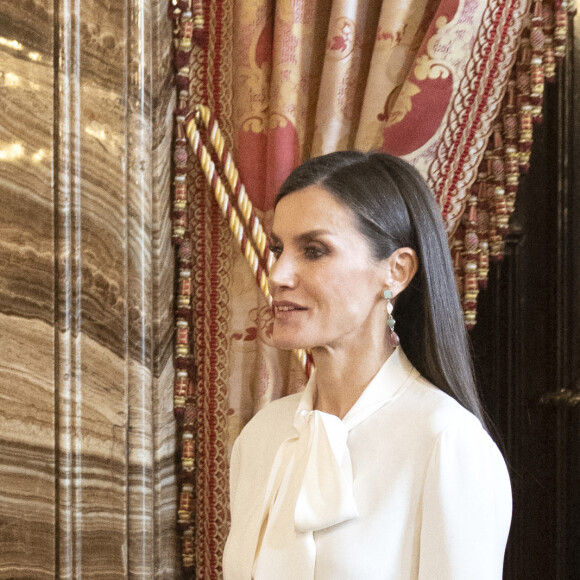 Le roi Felipe VI et la reine Letizia, lors de la réception du corps diplomatique accrédité en Espagne, au Palais Royal à Madrid, le 25 janvier 2023.