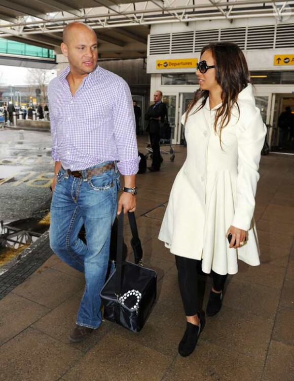 Mel B et son mari Stephen Belafonte à leur arrivée à Londres le 16 février 2010