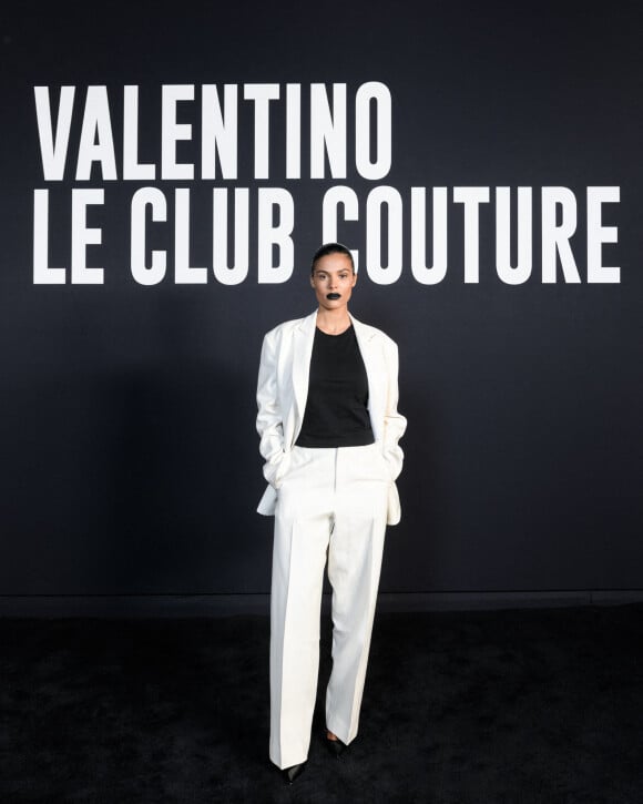 Tina Kunakey au photocall du défilé de mode Haute-Couture "Valentino" lors de la fashion week de Paris le 25 janvier 2023.