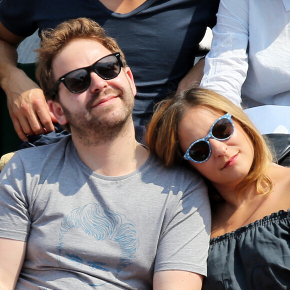 Marilou Berry et Arnaud Schneider assistent aux Internationaux de France de tennis de Roland Garros à Paris, le 31 mai 2014.