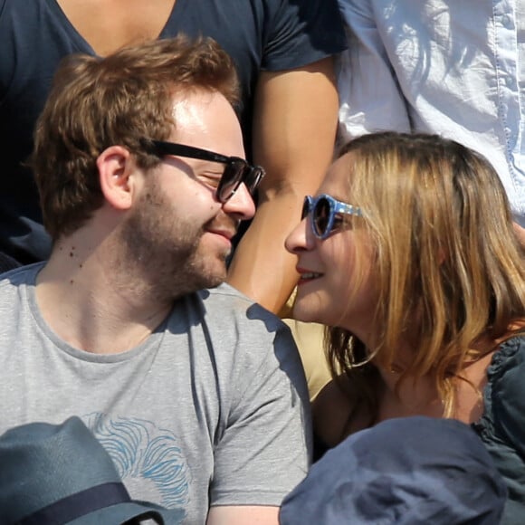 Marilou Berry et Arnaud Schneider assistent aux Internationaux de France de tennis de Roland Garros à Paris, le 31 mai 2014.