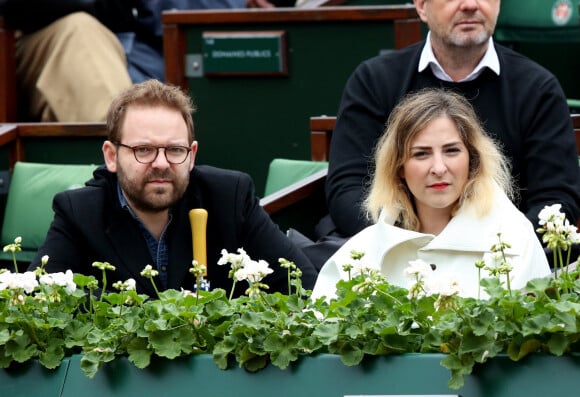 Marilou Berry et Arnaud Schneider dans les tribunes des internationaux de France de tennis à Roland Garros le 1er juin 2016. © Dominique Jacovides / Bestimage