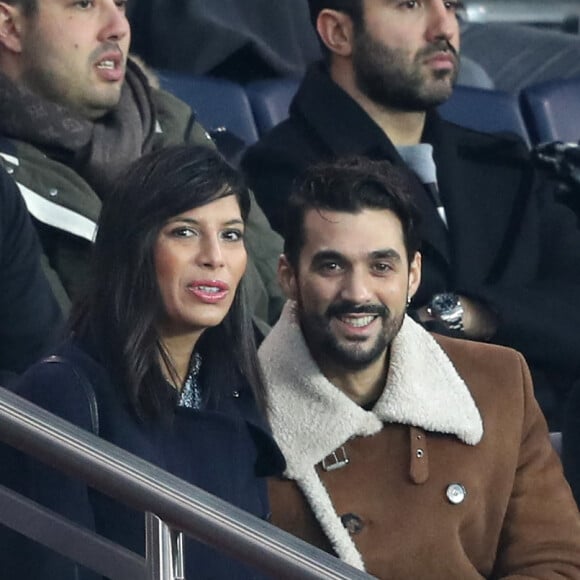 La chanteuse Zaho et Florent Mothe - Célébrités dans les tribunes du parc des princes lors du match de football de ligue 1, Paris Saint-Germain (PSG) contre FC Nantes à Paris, France, le 18 novembre 2017. Le PSG a gagné 4-1.