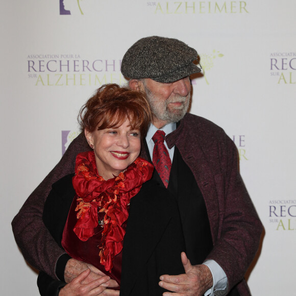 Jean-Pierre Marielle et sa femme Agathe Natanson lors du photocall du 12ème Gala 2017 de l'Association pour la Recherche sur Alzheimer à la salle Pleyel dans le 8ème arrondissement, à Paris, France le 30 janvier 2017. L'Association pour la Recherche sur Alzheimer organise son 12ème gala de charité au profit de la recherche sur alzheimer. L'artiste Pierre Souchon, à l'initiative de ce concert intitulé "2 Générations chantent pour la 3ème", convie de nombreux artistes. L'intégralité des bénéfices de cette soirée servira à financer la recherche sur la maladie d'Alzheimer. © Cyril Moreau/Bestimage 