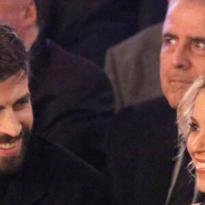 Shakira et Gerard Piqué qui a reçu le prix du meilleur athlète catalan lors d'une cérémonie à Barcelone le 25 janvier 2016