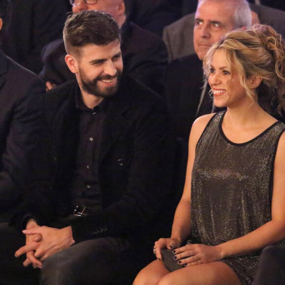 Shakira et Gerard Piqué qui a reçu le prix du meilleur athlète catalan lors d'une cérémonie à Barcelone le 25 janvier 2016