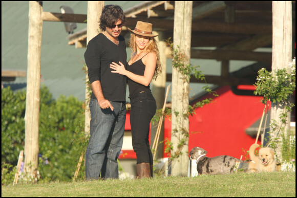 Shakira et Antonio de la Rúa lors de vacances à Punta del Este en 2008