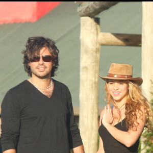 Shakira et Antonio de la Rúa lors de vacances à Punta del Este en 2008