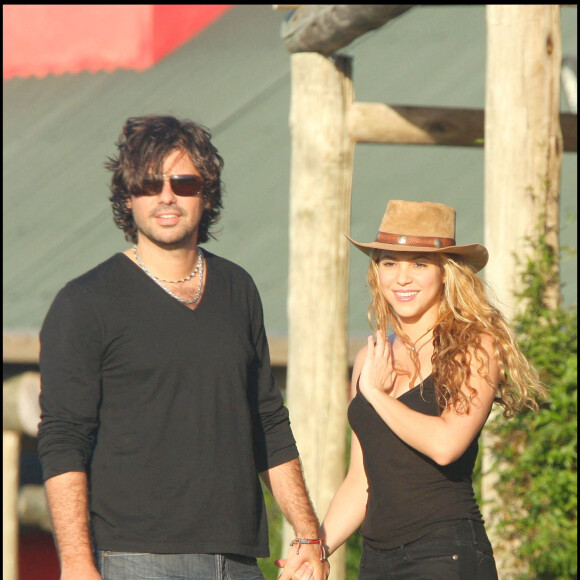 Shakira et Antonio de la Rúa lors de vacances à Punta del Este en 2008