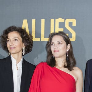 Camille Cottin, Robert Zemeckis (réalisateur), Audrey Azoulay, Marion Cotillard (robe Dior) enceinte, Brad Pitt et Thierry Frémont - Avant-première du film "Alliés" au cinéma UGC Normandie à Paris, le 20 novembre 2016. © Olivier Borde/Bestimage 