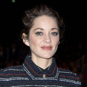 Marion Cotillard - Front Row au deuxième défilé de mode Haute-Couture Chanel au Grand Palais Éphémère lors de la Fashion Week Printemps-été 2023 de Paris, France, le 24 janvier 2023. © Olivier Borde/Bestimage 