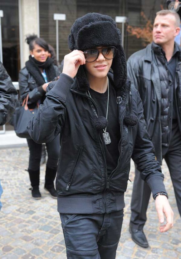 Justin Bieber sort de Ado FM à Paris le 22 février