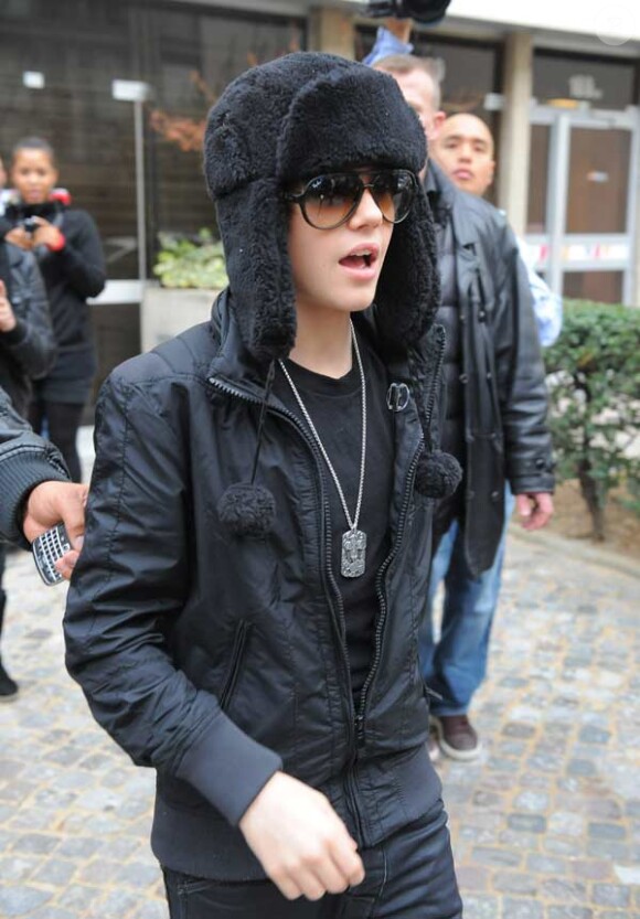 Justin Bieber sort de Ado FM à Paris le 22 février
