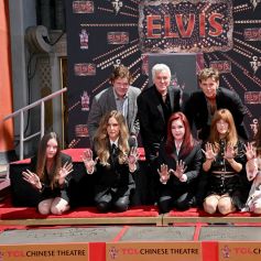 Lisa Marie Presley, fille unique du "King" Elvis, sa mère Priscilla et ses filles Riley, Harper et Finley, en compagnie de Baz Luhrmann et Austin Butler - Hollywood Boulevard, Los Angeles, 21 juin 2022. 