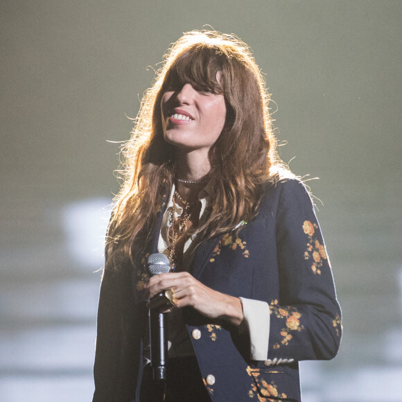 Exclusif - Lou Doillon - Enregistrement de la 2ème partie de soirée de l'émission "La Chanson secrète 6" à la Scène musicale à Paris, qui sera diffusée le 12 décembre sur TF1. Le 8 septembre 2020 Après le succès des précédentes éditions, " LA CHANSON SECRETE ", présentée par N.ALIAGAS et produite par DMLS TV, revient sur TF1. 8 artistes ne savent rien de ce qui va se passer pour eux ! Ils ont accepté de jouer le jeu, de se laisser totalement surprendre, émouvoir, parfois même déstabiliser car ils vont découvrir en même temps que les téléspectateurs une surprise : une chanson qui leur est chère revisitée et réinterprétée par un artiste. Des mises en scène spectaculaires au service de l'émotion... Et des émotions fortes pour l'artiste assis dans le fauteuil grâce à la venue sur le plateau de proches et d'invités inattendus. Les téléspectateurs seront aux premières loges pour vivre ces moments d'intimité musicale rare. © Gaffiot-Moreau / Bestimage 