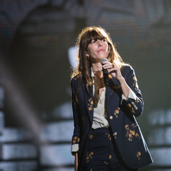 Exclusif - Lou Doillon - Enregistrement de la 2ème partie de soirée de l'émission "La Chanson secrète 6" à la Scène musicale à Paris, qui sera diffusée le 12 décembre sur TF1. Le 8 septembre 2020 Après le succès des précédentes éditions, " LA CHANSON SECRETE ", présentée par N.ALIAGAS et produite par DMLS TV, revient sur TF1. 8 artistes ne savent rien de ce qui va se passer pour eux ! Ils ont accepté de jouer le jeu, de se laisser totalement surprendre, émouvoir, parfois même déstabiliser car ils vont découvrir en même temps que les téléspectateurs une surprise : une chanson qui leur est chère revisitée et réinterprétée par un artiste. Des mises en scène spectaculaires au service de l'émotion... Et des émotions fortes pour l'artiste assis dans le fauteuil grâce à la venue sur le plateau de proches et d'invités inattendus. Les téléspectateurs seront aux premières loges pour vivre ces moments d'intimité musicale rare. © Gaffiot-Moreau / Bestimage 