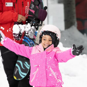 Kylie Jenner et sa fille Stormi ont dévalé les pistes de Buttermilk à Aspen, Colorado, Etats-Unis, le 31 décembre 2022. 