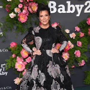 Kris Jenner au Gala Baby2bay de 2022 à West Hollywood, Los Angeles le 12 novembre 2022 par Lisa OConnor.