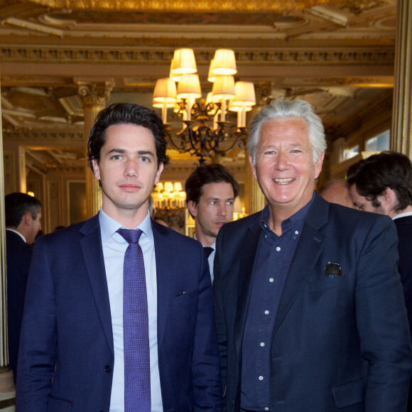 Exclusif - Franklin Bellemare et son père Pierre Dhostel, le fils de Pierre Bellemare - Déjeuner "Pères et fils" au Café de la Paix à Paris le 16 juin 2016. © Julio Piatti / Bestimage