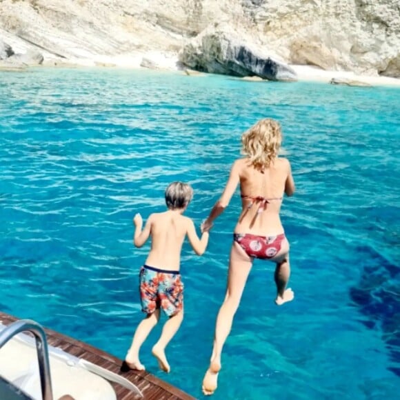 Julie Andrieu et son fils Hadrien. Instagram. Le 30 juillet 2022.
