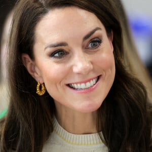 Catherine (Kate) Middleton, princesse de Galles, rencontre les étudiants du programme d'études sur l'enfance qui se concentre sur une approche large du développement de la petite enfance, lors de sa visite à la ville pour le lancement de la campagne Shaping Us pour sensibiliser à l'importance unique de la petite enfance, à l'Université de Leeds, West Yorkshire, Royaume-Uni, le 31 janvier 2023. 