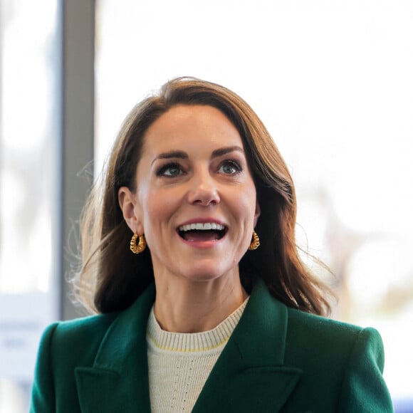 Catherine (Kate) Middleton, princesse de Galles, arrive à l'Université de Leeds, West Yorkshire, Royaume-Uni, le 31 janvier 2023, où elle rejoindra les étudiants du programme d'études sur l'enfance qui se concentre sur une approche large du développement de la petite enfance, lors de sa visite à la ville pour le lancement de la campagne Shaping Us pour sensibiliser à l'importance unique de la petite enfance. 