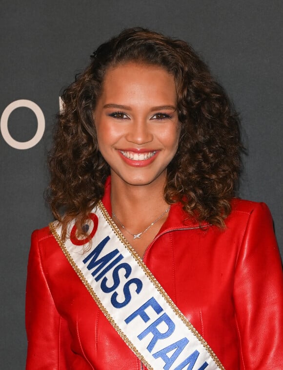 Indira Ampiot (Miss France 2023) à la première du film "Babylon" au cinéma Le Grand Rex à Paris, France, le 14 janvier 2023. © Coadic Guirec/Bestimage