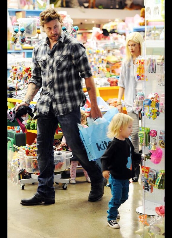 Dean et Liam (19 février 2010 dans un magasin de jouets de L.A.)
