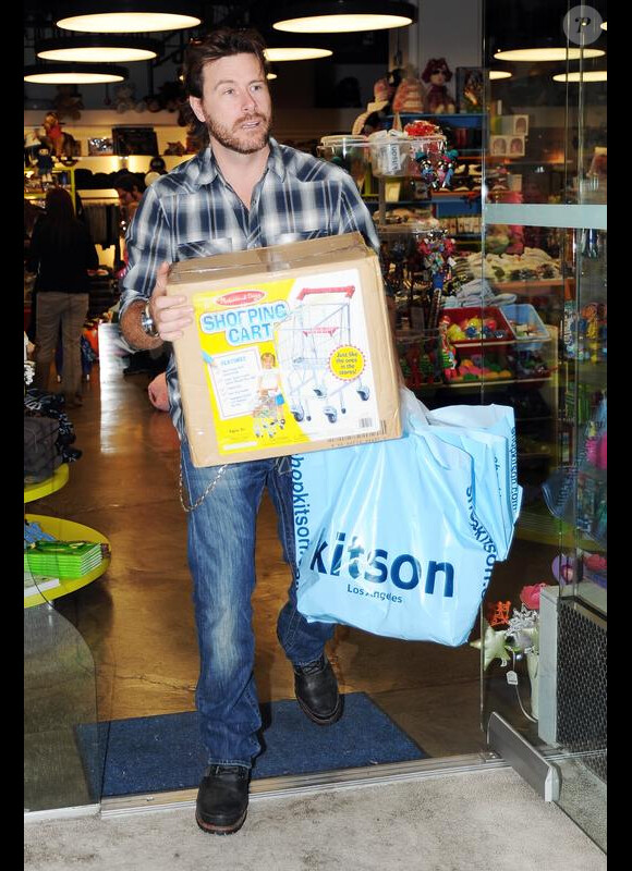 Dean McDermott (19 février 2010 dans un magasin de jouets de L.A.)