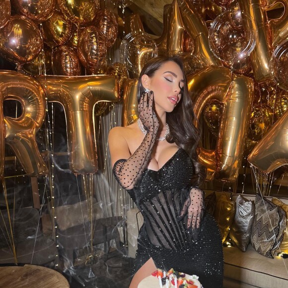 Nabilla Benattia très sexy pour son anniversaire, le 5 février 2023
