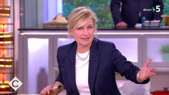 Anne-Elisabeth Lemoine a dû faire face à l'absence d'un invité dans "C à vous" sur France 5.