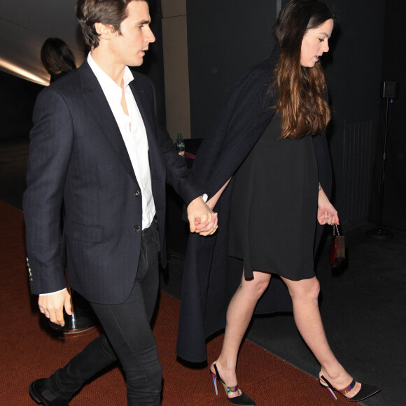 Anouchka Delon (enceinte) et son compagnon Julien Dereims - Avant-première du film "Toute ressemblance..." au cinéma UGC Ciné Cité Les Halles à Paris, le 25 novembre 2019. © Coadic Guirec/Bestimage 