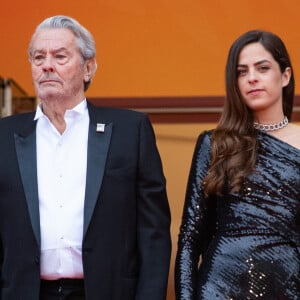 Alain Delon (avec un badge Paris Match d'une ancienne couverture du magazine titrant "Alain Delon, mes deux amours, Rosalie et Anouchka), sa fille Anouchka Delon - Montée des marches du film "A Hidden Life" lors du 72ème Festival International du Film de Cannes. Le 19 mai 2019 © Borde / Bestimage 