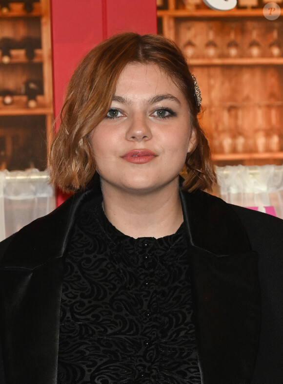 Louane - Avant-première du film Netflix "Emily in Paris" saison 3 au Théâtre des Champs Elysées à Paris le 6 décembre 2022. © Coadic Guirec/Bestimage 