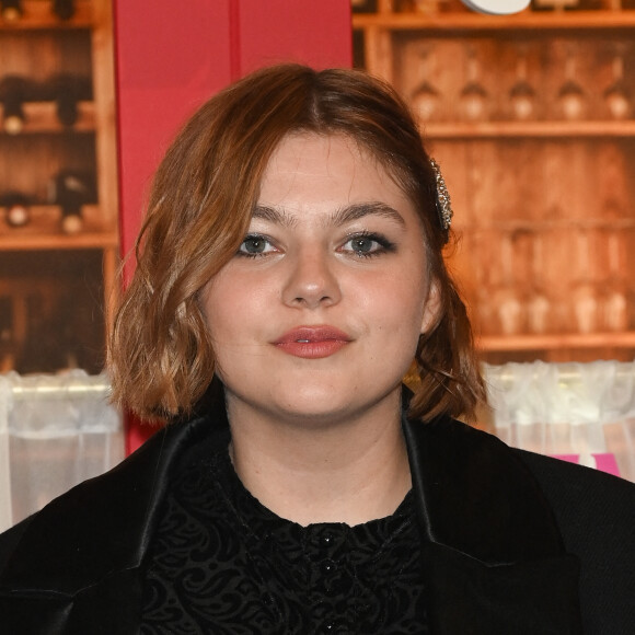 Louane - Avant-première du film Netflix "Emily in Paris" saison 3 au Théâtre des Champs Elysées à Paris le 6 décembre 2022. © Coadic Guirec/Bestimage 