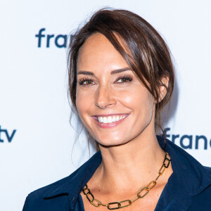 Julia Vignali lors du photocall dans le cadre de la conférence de presse de France Télévisions au Pavillon Gabriel à Paris, France, le 24 août 2021. © Pierre Perusseau/Bestimage 