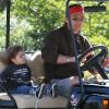 Matthew McConaughey et son fils Levi : balade entre hommes (16 février 2010 à Los Angeles)