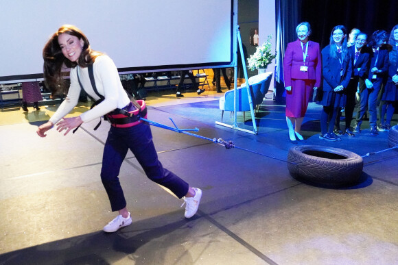 Catherine (Kate) Middleton, princesse de Galles, lors d'une visite au Landau Forte College, à Derby, Royaume Uni, le 8 février 2023, pour célébrer le retour du capitaine Preet Chandi de son expédition en solo à travers l'Antarctique. 