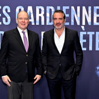 Jean Dujardin et son frère Marc : ressemblance frappante devant Albert de Monaco, Charlotte Casiraghi chic en cuir