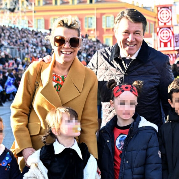 Christian Etrosi, le maire de Nice, sa femme Laura Tenoudji, Bianca, leur fille, accompagnés des petits enfants du maire, de l'artiste sculpteur Richard Orlinski, sa compagne, Elisa Bachir Bey et la chanteuse Carla Lazzari ont assisté à l'ouverture du 150eme Carnaval de Nice "Roi des Trésors du Monde" à Nice, France, le 11 février 2023. © Bruno Bebert/Bestimage 