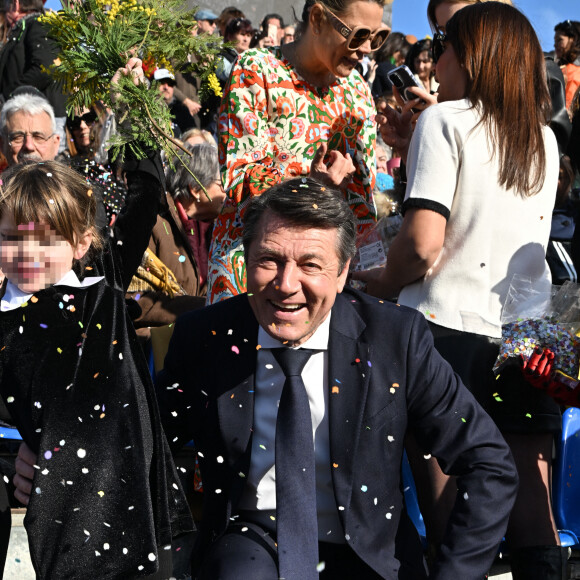 Christian Etrosi, le maire de Nice, sa femme Laura Tenoudji, Bianca, leur fille, accompagnés des petits enfants du maire, de l'artiste sculpteur Richard Orlinski, sa compagne, Elisa Bachir Bey et la chanteuse Carla Lazzari ont assisté à l'ouverture du 150eme Carnaval de Nice "Roi des Trésors du Monde" à Nice, France, le 11 février 2023. © Bruno Bebert/Bestimage 