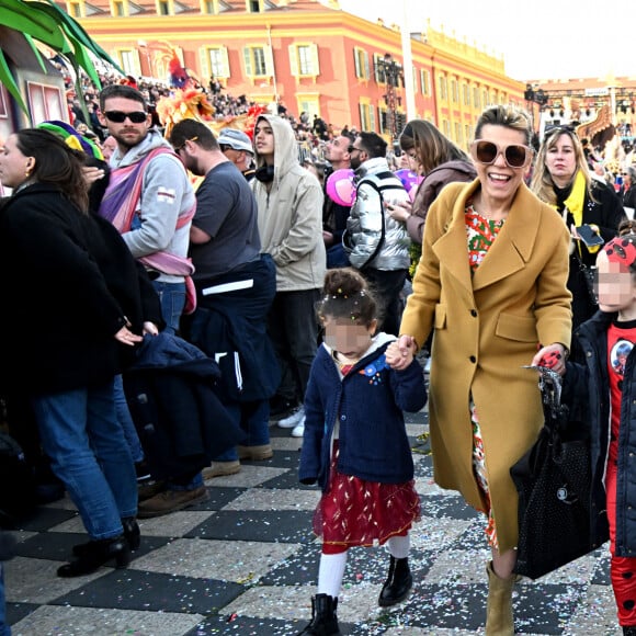 Christian Etrosi, le maire de Nice, sa femme Laura Tenoudji, Bianca, leur fille, accompagnés des petits enfants du maire, de l'artiste sculpteur Richard Orlinski, sa compagne, Elisa Bachir Bey et la chanteuse Carla Lazzari ont assisté à l'ouverture du 150eme Carnaval de Nice "Roi des Trésors du Monde" Le Carnaval de Nice se déroule du 10 au 26 février 2023. Le Carnaval niçois est l'un des trois plus grands et plus prestigieux au Monde avec ceux de Rio et de Venise. Nice, France, le 11 février 2023. © Bruno Bebert / Bestimage