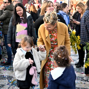 Christian Etrosi, le maire de Nice, sa femme Laura Tenoudji, Bianca, leur fille, accompagnés des petits enfants du maire, de l'artiste sculpteur Richard Orlinski, sa compagne, Elisa Bachir Bey et la chanteuse Carla Lazzari ont assisté à l'ouverture du 150eme Carnaval de Nice "Roi des Trésors du Monde" Le Carnaval de Nice se déroule du 10 au 26 février 2023. Le Carnaval niçois est l'un des trois plus grands et plus prestigieux au Monde avec ceux de Rio et de Venise. Nice, France, le 11 février 2023. © Bruno Bebert / Bestimage