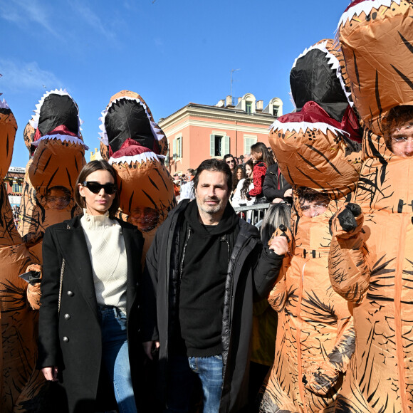 Christian Etrosi, le maire de Nice, sa femme Laura Tenoudji, Bianca, leur fille, accompagnés des petits enfants du maire, de l'artiste sculpteur Richard Orlinski, sa compagne, Elisa Bachir Bey et la chanteuse Carla Lazzari ont assisté à l'ouverture du 150eme Carnaval de Nice "Roi des Trésors du Monde" Le Carnaval de Nice se déroule du 10 au 26 février 2023. Le Carnaval niçois est l'un des trois plus grands et plus prestigieux au Monde avec ceux de Rio et de Venise. Nice, France, le 11 février 2023. © Bruno Bebert / Bestimage