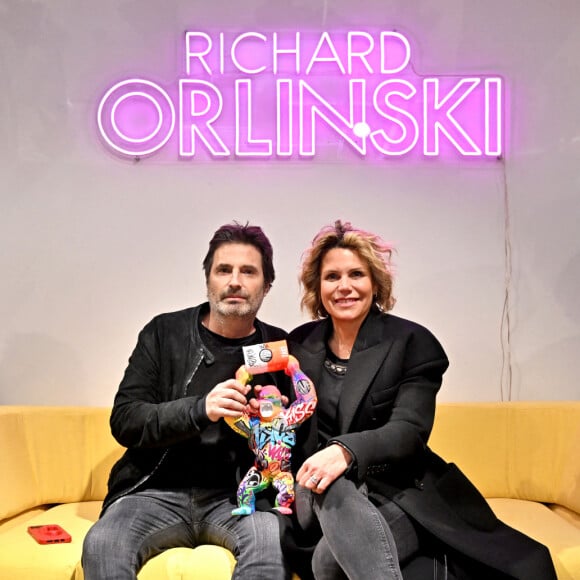 Laura Tenoudji Estrosi et Richard Orlinski durant l'ouverture du 1er concept store "Richard Orlinski" aux Galeries Lafayette à Nice, le 10 février 2023. Cet espace dédié aux produits dérivés de l'artiste tels que les livres, bagages, casquettes, t-Shirts ou bien stylos et autres accessoires sont à découvrir au sein de l'espace maison au niveau 4 des Galeries Nice Masséna. C'est Laura Tenoudji Estrosi, qui est à l'origine de cette installation. Il y a un peu plus de 15 jours, elle a mis en relation l'artiste contemporain français le plus vendu au monde avec la direction du magasin niçois. Avec comme point de départ l'ouverture du 150ème Carnaval de Nice, où dans le village du Carnaval, Richard Orlinski, expose un de ses Kongs. Ce pop up store, va présenter au public azuréens des objets accessibles à tous, et tous les prix. © Bruno Bebert / Bestimage 