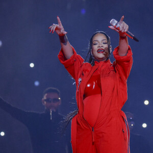 Rihanna sur scène lors du "Halftime Show" du Super Bowl le 12 février 2023 au State Farm Stadium de Glendale (Arizona)