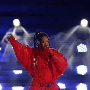 Rihanna (enceinte de son deuxième enfant) est en concert lors de la mi-temps su Super Bowl 57 à Glendale le 12 février 2023. © Charles Baus/CSM via ZUMA Press Wire / Bestimage