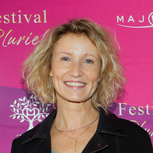 Alexandra Lamy - Projection du téléfilm "Touchées" au cinéma Majestic à Compiègne, le 20 mars 2022. C'est la première réalisation d'Alexandra Lamy. Téléfilm produit par TF1 et adapté du roman graphique éponyme paru en 2019 (Ed.Payot). On y retrouve au casting sa fille C.Jouannet, M.Doutey, C.Tagbo, A.Bescond. Ce téléfilm a été diffusé le 23 février 2022 en Belgique sur la chaîne RTL-TVI. 