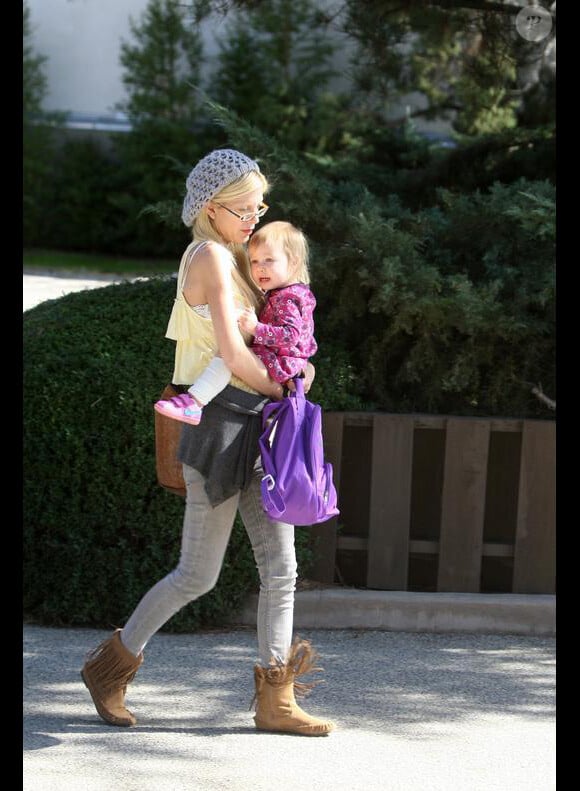 Tori Spelling avec sa fille à Los Angeles (16 février 2010)