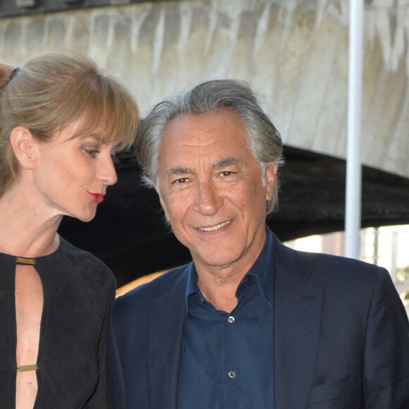 Richard Berry et sa femme Pascale Louange - Soirée de gala de la "Maud Fontenoy Fondation" à bord de la péniche Ducasse sur Seine à Paris le 6 juin 2019. Depuis 2008, la Maud Fontenoy Foundation, reconnue d'intérêt général, s'engage en France comme à l'international pour préserver nos océans. Elle mène des actions d'éducation à l'environnement et au développement durable auprès de la jeune génération et du grand public avec le soutien de son comité d'experts, du Ministère de l'Education nationale et du Ministère de l'Ecologie ainsi que de la Commission Océanographique Intergouvernementale de l'UNESCO. © Veeren/Bestimage 